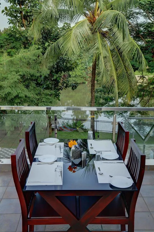 לינה וארוחת בוקר Kochi Nadhiyoram River Retreat