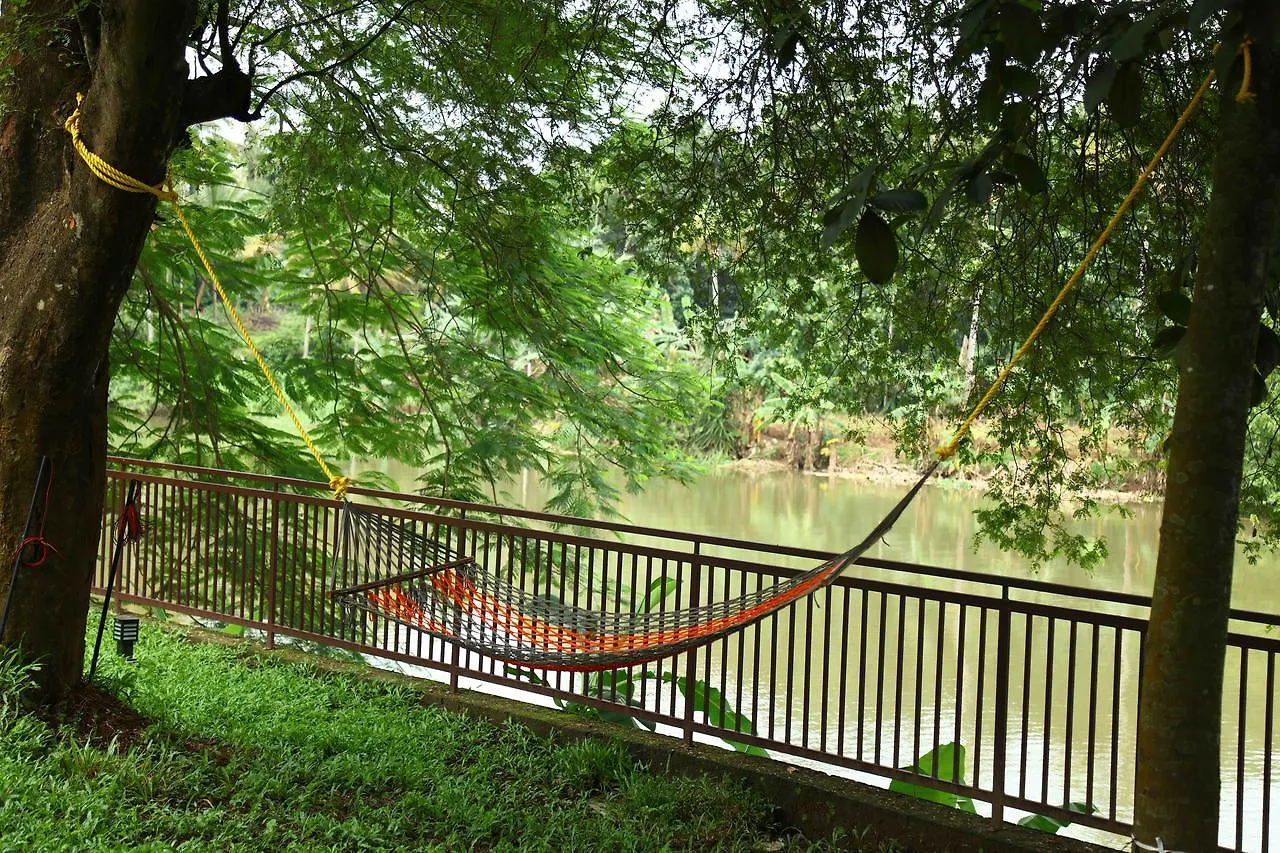 Kochi Nadhiyoram River Retreat לינה וארוחת בוקר